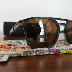 Oakley Latch Beta